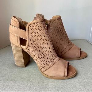 TOMMY HILFIGER Wood Block Heels